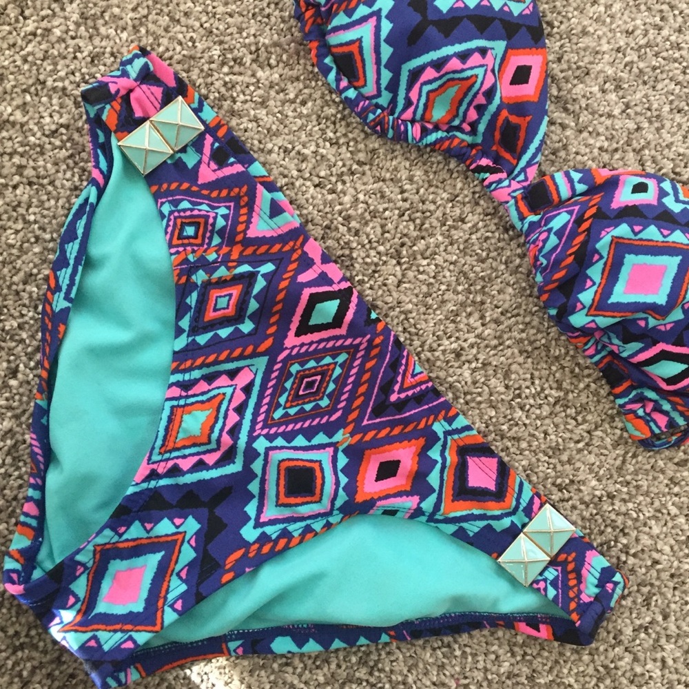 Bikini 👙 - Picture 2 of 5